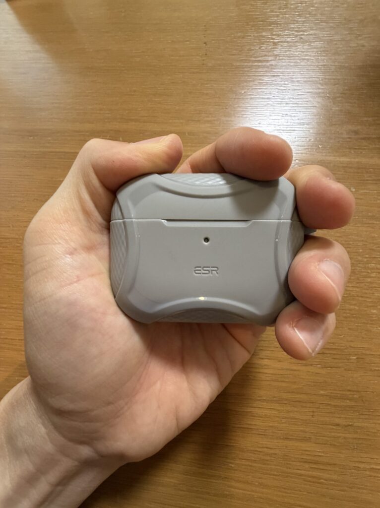 手のひらにすっぽり収まるサイズ。
サラサラなのに滑りにくい手触りです